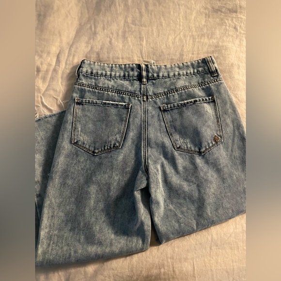 Mid-Washed Distressed Boyfriend Jeans - Picture 2 of 2